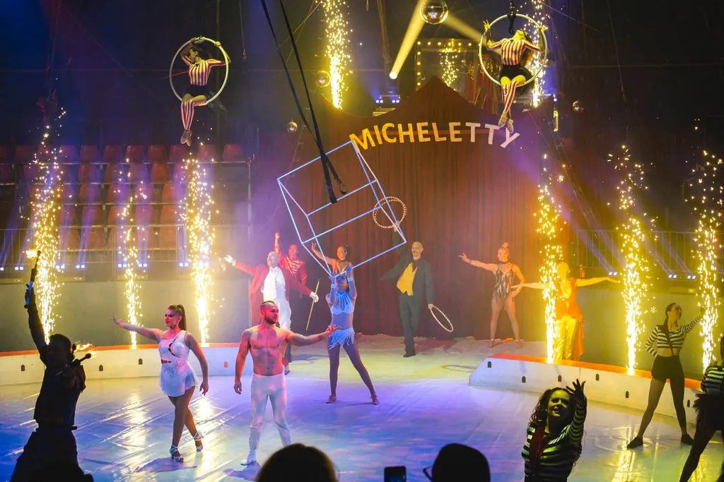 Final du spectacle sous le chapiteau Micheletty