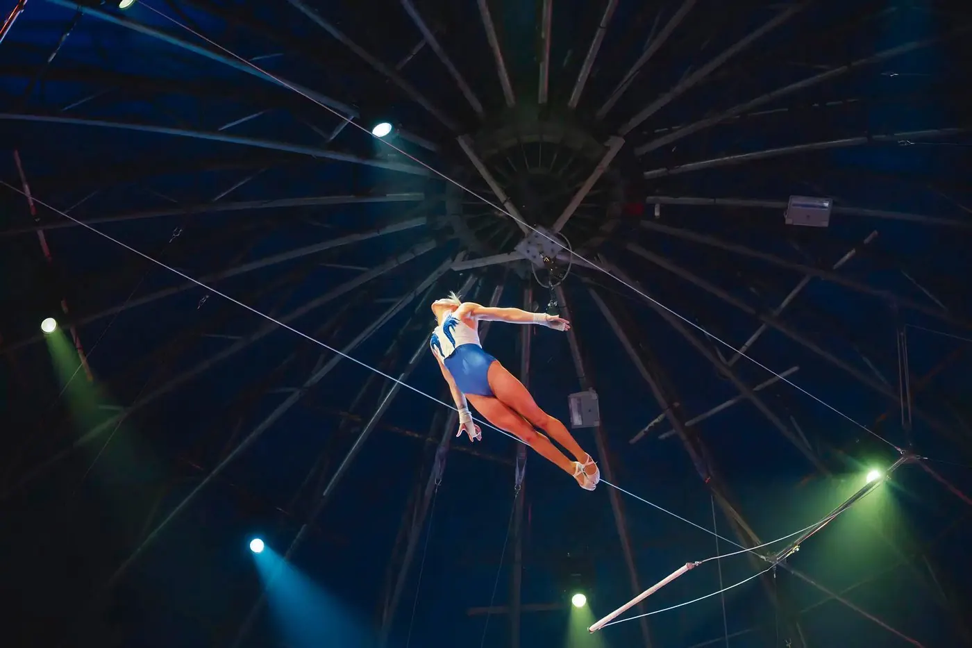 Numéro de voltige aérienne au cirque Micheletty